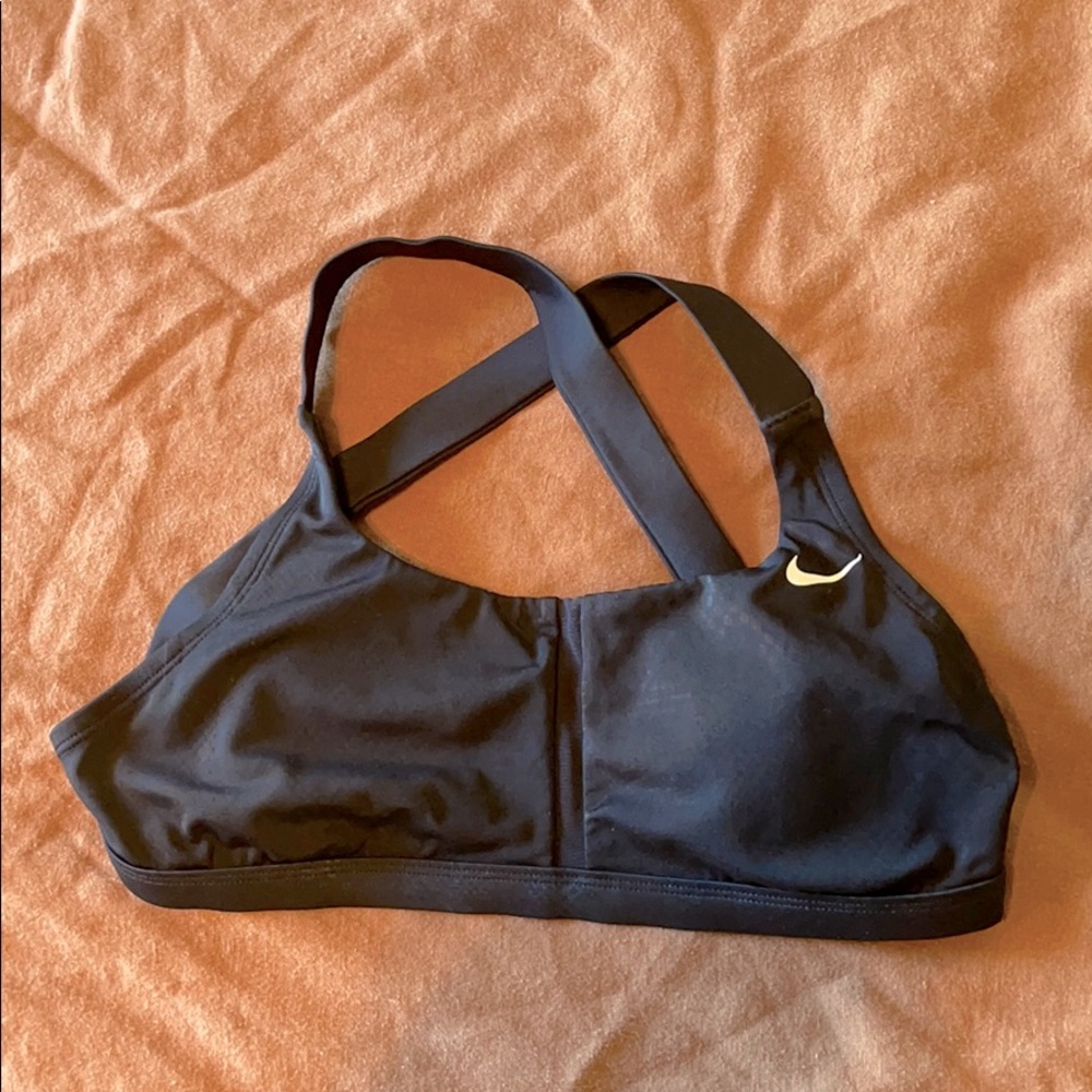 black nike sports bra